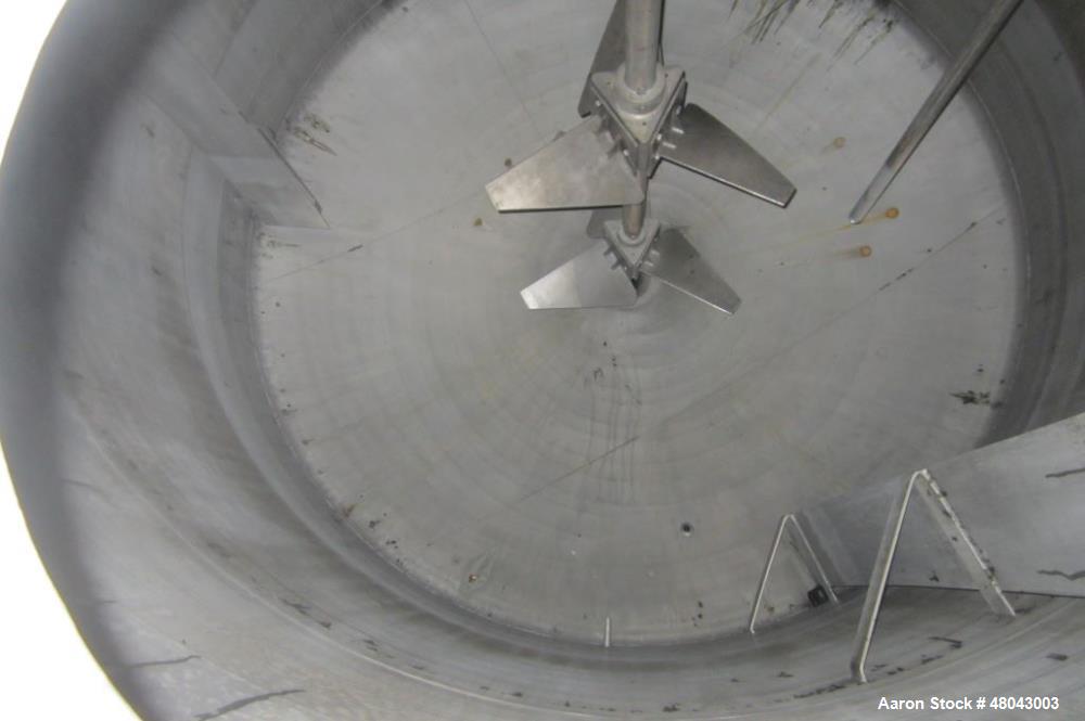 Used Whiting Metals 5,000 gallon 316L Stainless Steel Vertical Jacketed Mix Tan