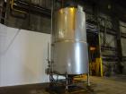 Used Tank, Approximately 5,000 Gallon, 304 Stainless Steel, Vertical.